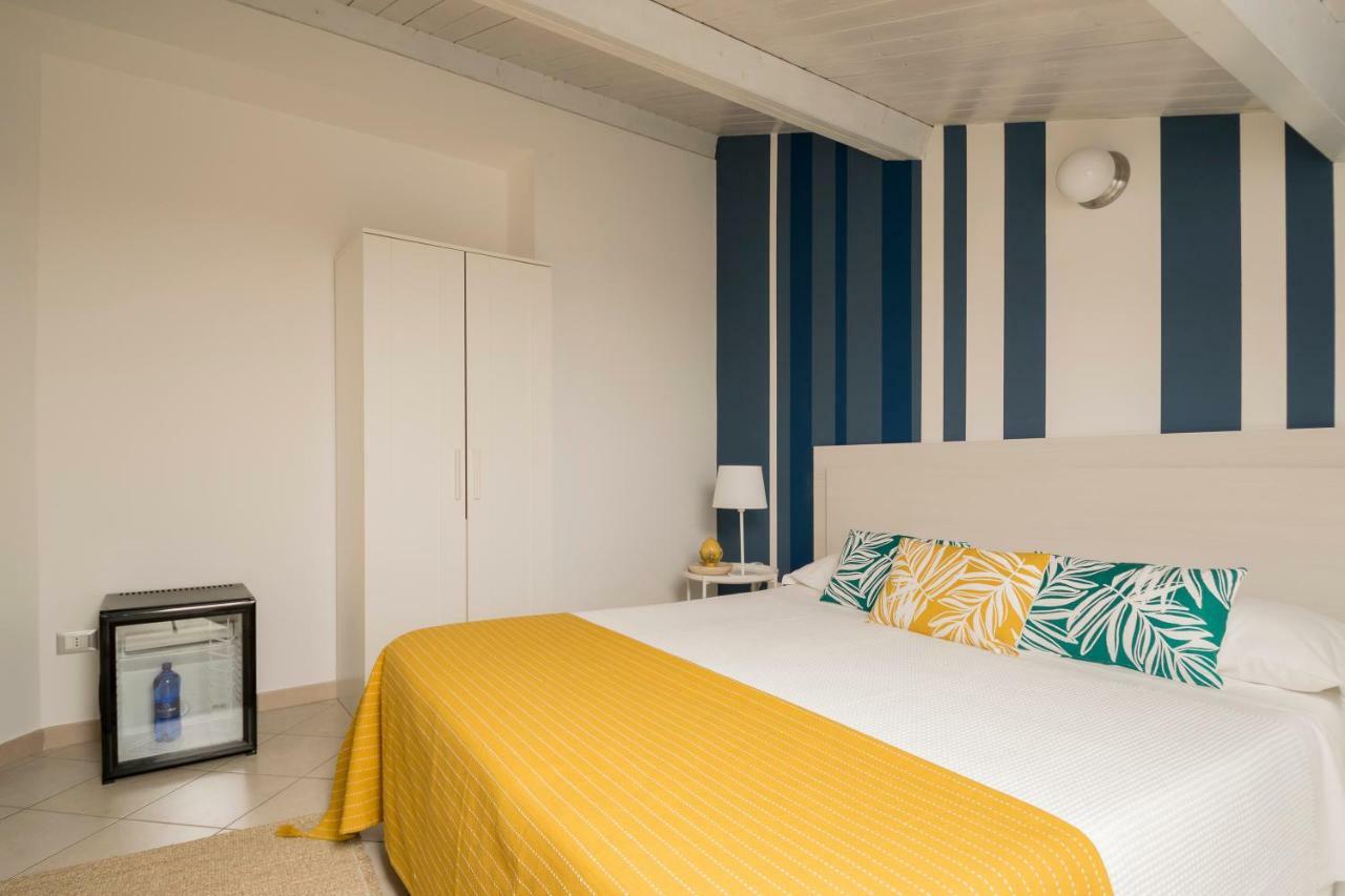 Civico 64 Bed & Breakfast In Mansarda Palmi Exterior foto